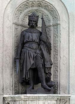 Statue de Foulques  V roi de J&eacute;rusalem - Angers - &copy; Norbert Pousseur