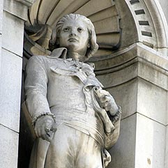 Statue de Marie-Jean Hérault de Séchelles,écrivain - © Norbert Pousseur