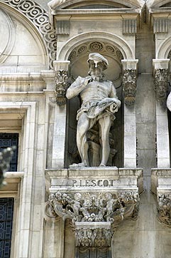 Statue de Pierre Lescot, architecte - © Norbert Pousseur