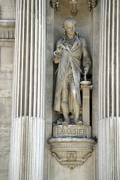 Statue d'Antoine Laurent de lavoisier, chimiste - © Norbert Pousseur