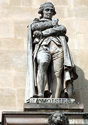 Antoine Laurent Lavoisier - Chimiste - 1743 / 1794 - Sculpture de la cour Napol&eacute;on du Louvre - &copy; Norbert Pousseur