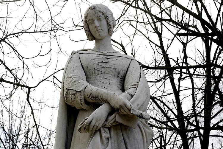 Laure de Noves, célébrée par Pétrarque dans le "Canzoniere" - Sculpture des reines du jardin du Luxembourg - © Norbert Pousseur Laure de Noves, célébrée par Pétrarque dans le "Canzoniere" - Sculpture des reines du jardin du Luxembourg - © Norbert Pousseur