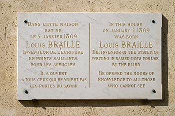 Plaque commémorative apposé sur la maison natale de Louis Braille à Coupvray - © Norbert Pousseur