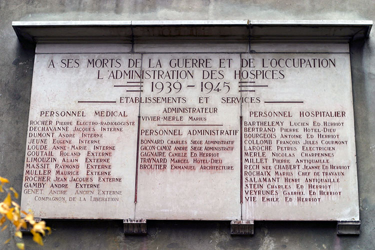 Jean Jacques Rocher, externe des hospices de Lyon, décédé durant la guerre 1939 - 1945 - Plaque mémorative des morts de la guerre des Hospices de Lyon - © Norbert Pousseur