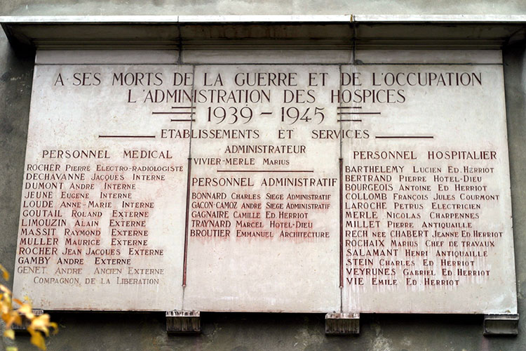 Pierre Rocher, électro - radiologue des hospices de Lyon, décédé durant la guerre 1939 - 1945 - Plaque mémorative des morts de la guerre des Hospices de Lyon - © Norbert Pousseur