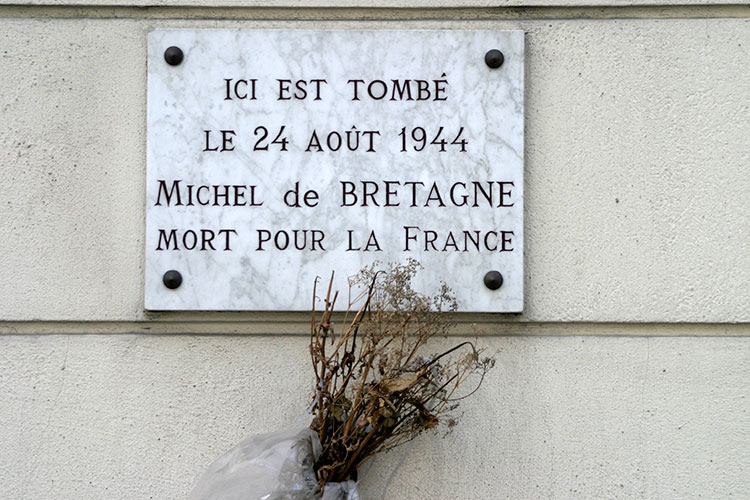 Michel de Bretagne, mort pour la France le 24 août 1944, plaque commémorative parisienne - © Norbert Pousseur