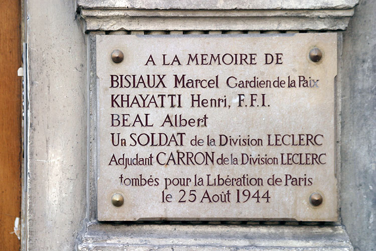 Pour la libération de Paris, M. Bisiaux, H. Khayatti, A. Béal, Carron, plaque commémorative - © Norbert Pousseur
