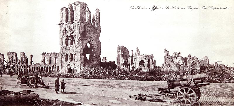 La Halle aux drapiers  à la fin de la guerre 14-18 - Photographie Maurice Tesson - Reproduction Norbert Pousseur