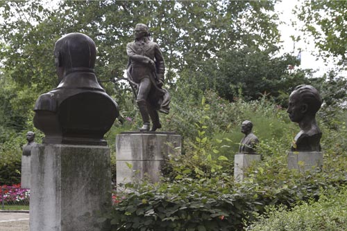 Les statues du square de l'Amérique latine - © Norbert Pousseur