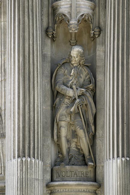 Statue de François Marie Arouet, dit Voltaire, écrivain - © Norbert Pousseur Statue de François Marie Arouet, dit Voltaire, écrivain - © Norbert Pousseur
