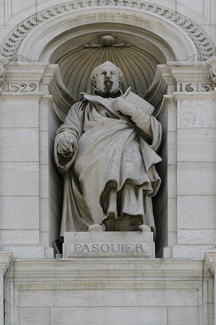Statue d'&Eacute;tienne Pasquier, juriconsulte - &copy; Norbert Pousseur