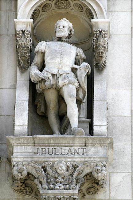 Statue de Jean Bullant, architecte - &copy; Norbert Pousseur
