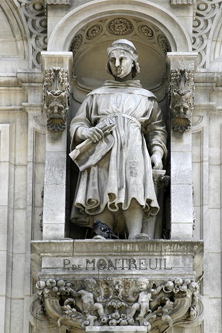 Statue de Pierre de Montreuil (ou Montereau), architecte - © Norbert Pousseur Statue de Pierre de Montreuil (ou Montereau), architecte - © Norbert Pousseur