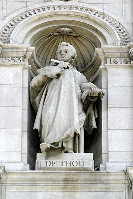 Statue de Jacques Auguste de Thou, magistrat et historien - © Norbert Pousseur Statue de Jacques Auguste de Thou, magistrat et historien - © Norbert Pousseur