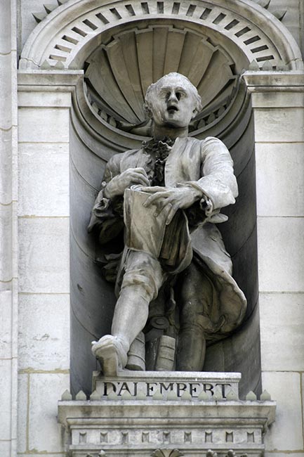 Statue de Jean le Rond d'Alembert, &eacute;crivain, philosophe
      et math&eacute;maticien - &copy; Norbert Pousseur