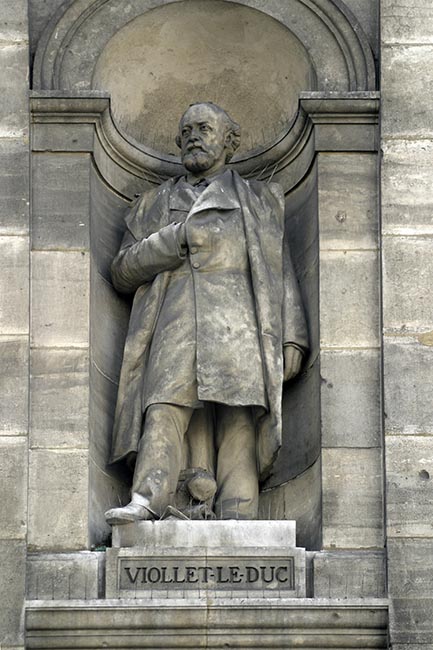 Statue d'Eug&egrave;ne-Emmanuel Viollet-le-Duc, architecte et &eacute;crivain - &copy; Norbert Pousseur