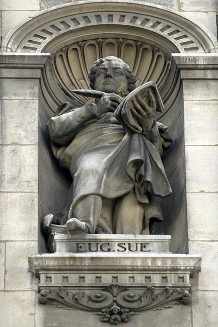Statue de Marie-Joseph Sue, dit Eugène Sue, romancier - © Norbert Pousseur Statue de Marie-Joseph Sue, dit Eugène Sue, romancier - © Norbert Pousseur