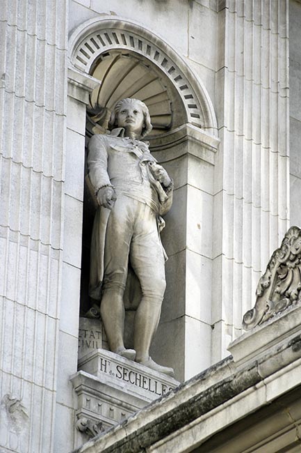 Statue de Marie-Jean Hérault de Séchelles,écrivain - © Norbert Pousseur Statue de Marie-Jean Hérault de Séchelles,écrivain - © Norbert Pousseur