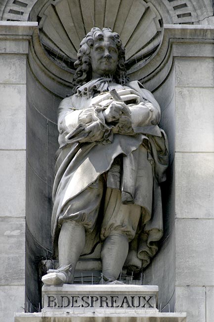 tatue de Nicolas Boileau Despr&eacute;aux, po&egrave;te et critique litt&eacute;raire - &copy; Norbert Pousseur
