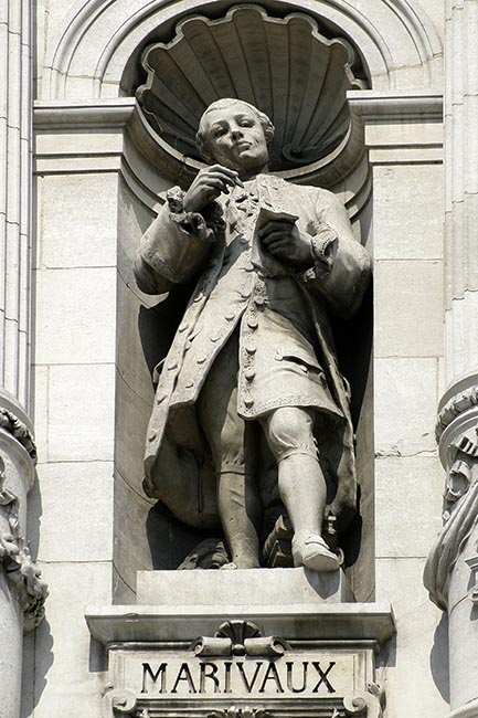 Statue de Pierre Cablet de Chamblain de Marivaux, litt&eacute;rateur - &copy; Norbert Pousseur