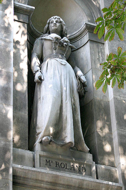 Statue de Jeanne Manon de Philipon, Madame Roland, femme de lettre - © Norbert Pousseur Statue de Jeanne Manon de Philipon, Madame Roland, femme de lettre - © Norbert Pousseur