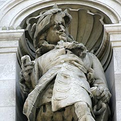 Statue de Anne Hilarion Tourville, comte de Constentin, marin - © Norbert Pousseur