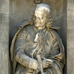 Statue de François Marie Arouet, dit Voltaire, écrivain - © Norbert Pousseur