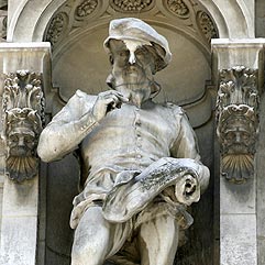 Statue de Pierre Lescot, architecte - © Norbert Pousseur