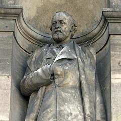 Statue d'Eugène-Emmanuel Viollet-le-Duc, architecte et écrivain - © Norbert Pousseur