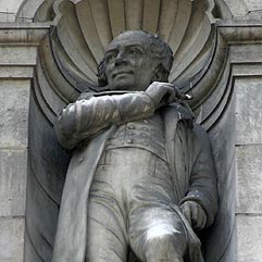 Statue de Louis Benoît Picard, poète comique - © Norbert Pousseur