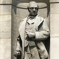 Statue d'Antoine Louis Barye, sculpteur animalier et fondeur - © Norbert Pousseur