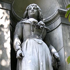 Statue de Jeanne Manon de Philipon, Madame Roland, femme de lettre - © Norbert Pousseur