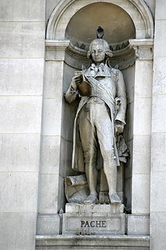 Statue de Jean Nicolas Pache, homme d'état et maire de Paris - © Norbert Pousseur