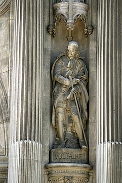 Statue de François Marie Arouet, dit Voltaire, écrivain - © Norbert Pousseur