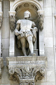 Statue de Jean Bullant, architecte - © Norbert Pousseur