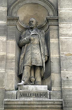 Statue d'Eugène-Emmanuel Viollet-le-Duc, architecte et écrivain - © Norbert Pousseur