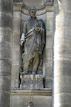 Statue de Victor Jacquemont, voyageur et naturaliste - © Norbert Pousseur