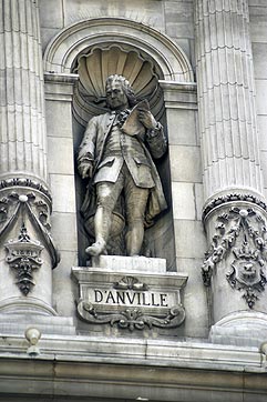 Statue de Jean Baptiste Bourguignon d'Anville, géographe - © Norbert Pousseur