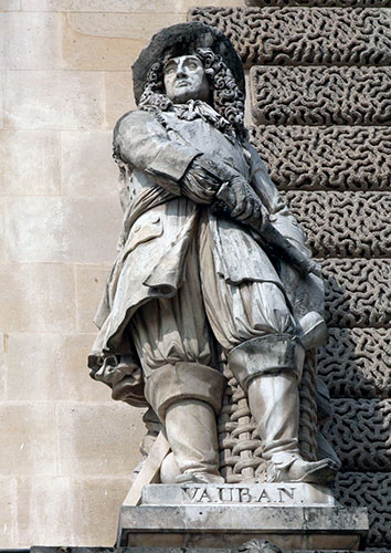 Sébastien Le Prestre, marquis de Vauban - Ingénieur militaire - 1633 / 1707 - Sculpture de la cour Napoléon du Louvre - © Norbert Pousseur