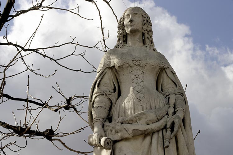 Anne d'Autriche, reine de France - Sculpture des reines du jardin du Luxembourg - &copy; Norbert Pousseur