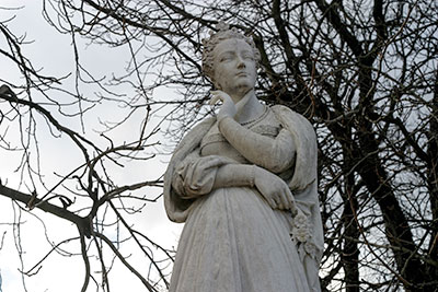 Marguerite d'Angoulème (ou de Navarre ou de Valois) - Sculpture des reines du jardin du Luxembourg - © Norbert Pousseur