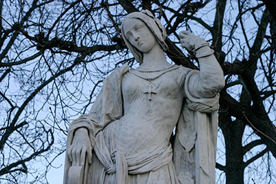 Clémence Isaure, aurait fondé les jeux floraux de Provence (Consistoire du Gai savoir de Toulouse) - Sculpture des reines du jardin du Luxembourg - © Norbert Pousseur